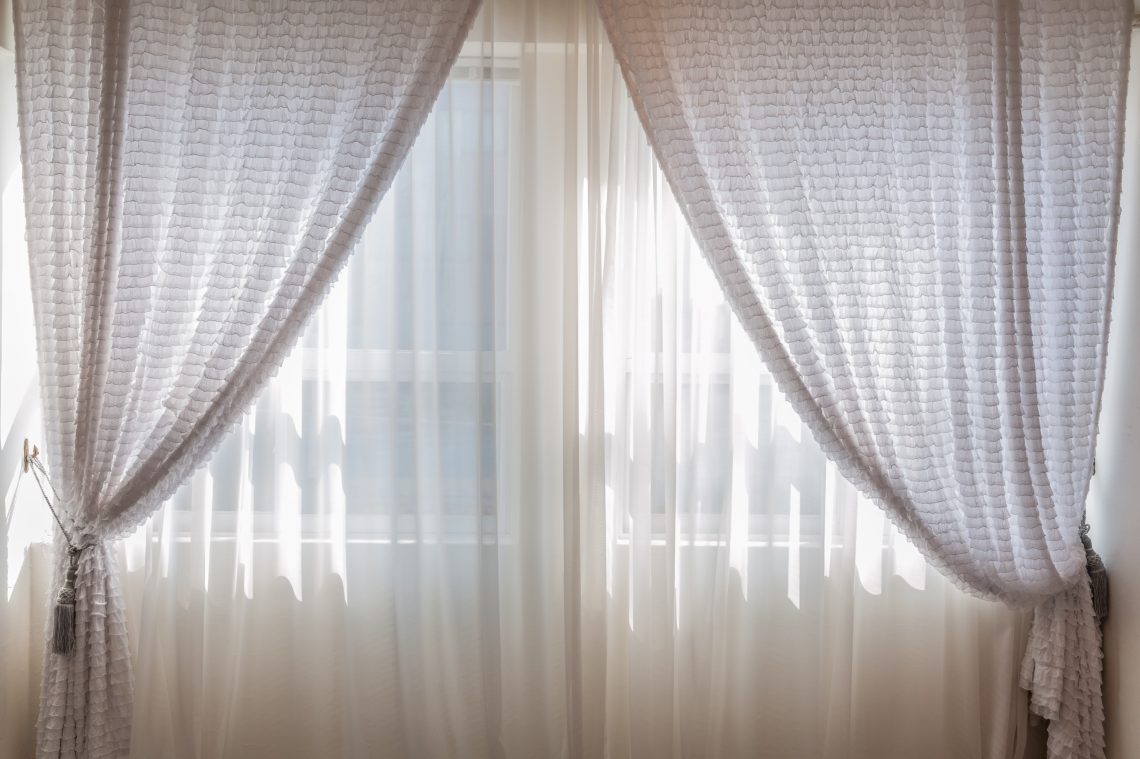 Cortinas para janela: 5 modelos e como combinar cores